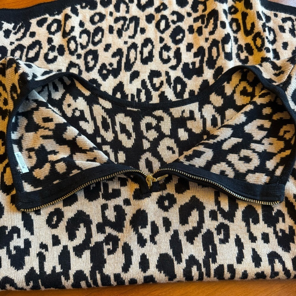 Chico’s Leopard Print Sweater Size 1 - Picture 9 of 12